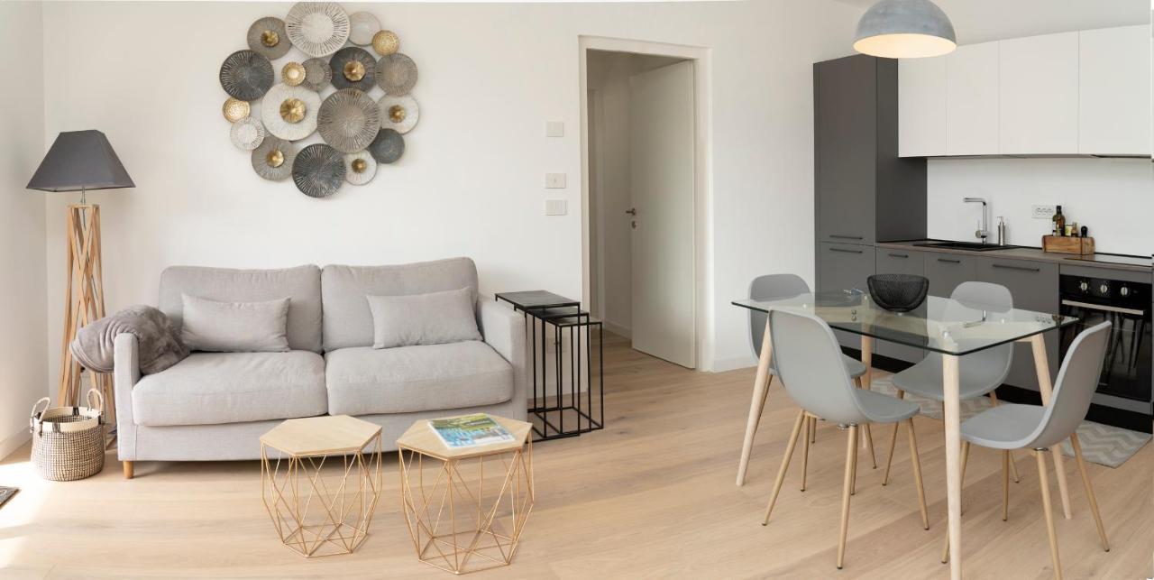Serviced Apartments By Hotel De Charme Laveno-Mombello Esterno foto